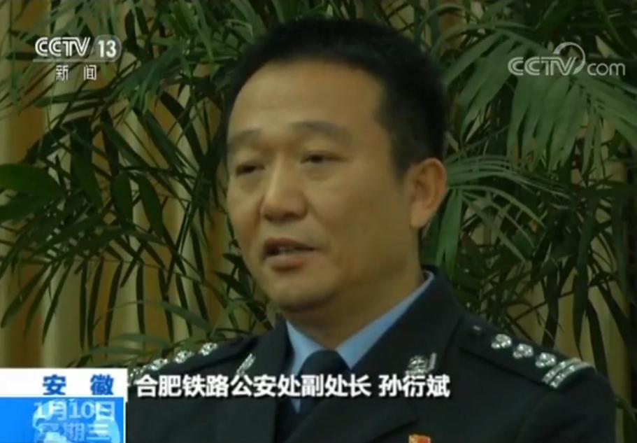 强扒高铁门女子道歉:当时脑子里就一根筋 非常后悔