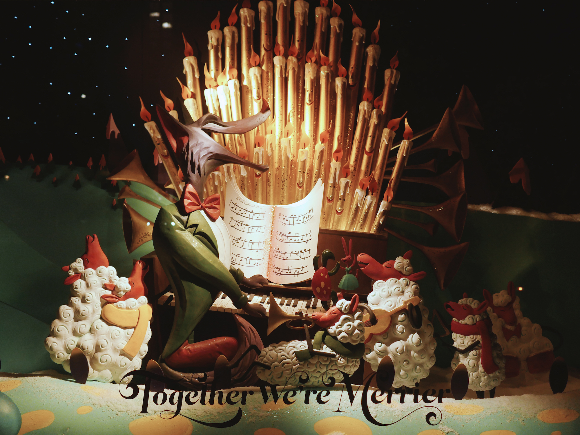 这家英国老牌百货公司的圣诞橱窗，有种奢华的童话感