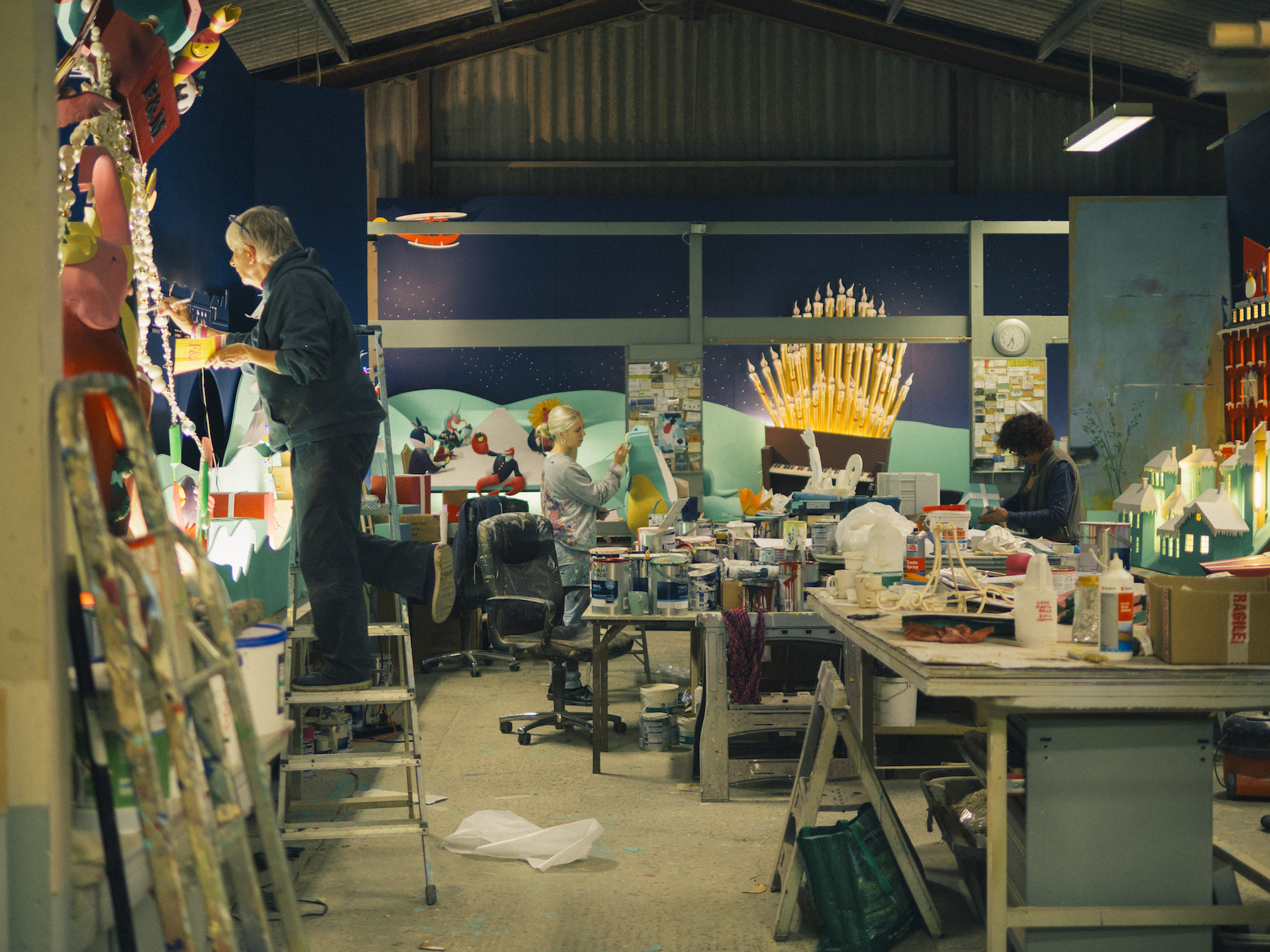 这家英国老牌百货公司的圣诞橱窗，有种奢华的童话感