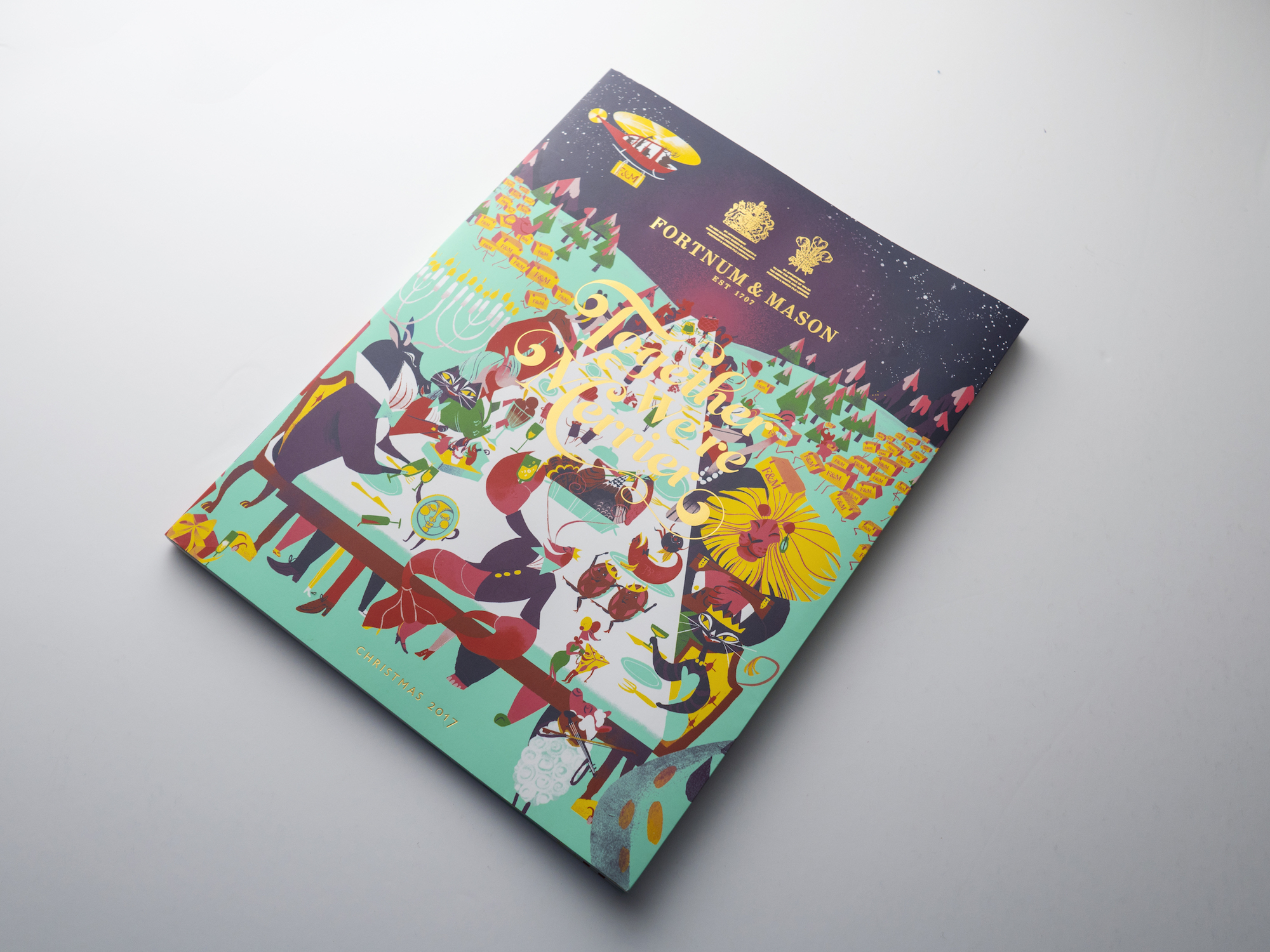 这家英国老牌百货公司的圣诞橱窗，有种奢华的童话感