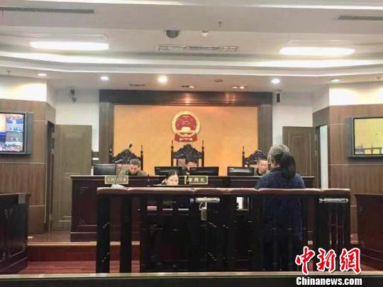 村妇自称“菩萨上身”非法行医自采草药致人死亡