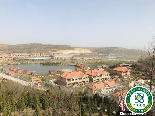 甘肃天水：烂泥湾变特色小镇农民“借景”生财