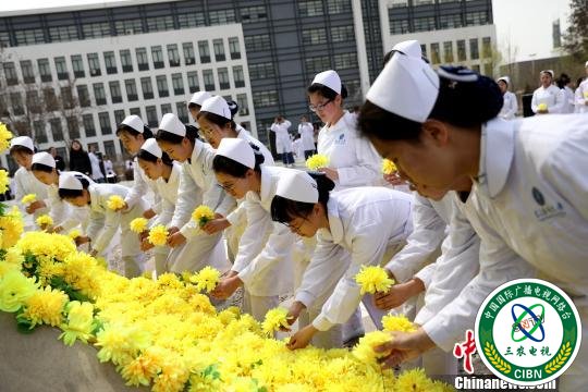 宁夏医学生向“大体老师”致敬