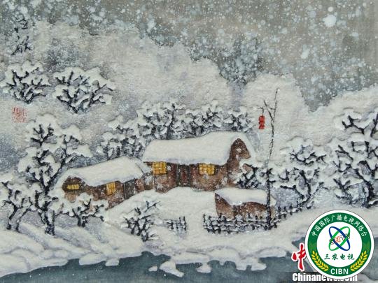 图为用盐制作的“雪景”盐画。　钟欣 摄