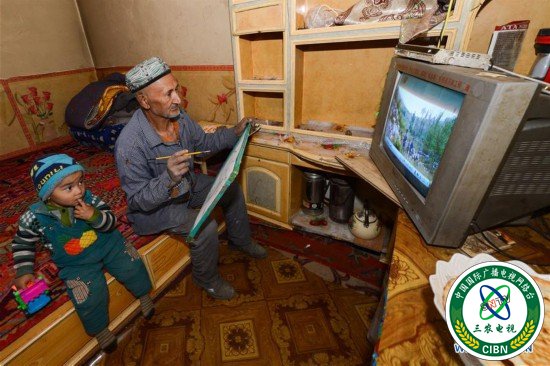 (社会)(4)农民画家阿卜力克木追梦六十载