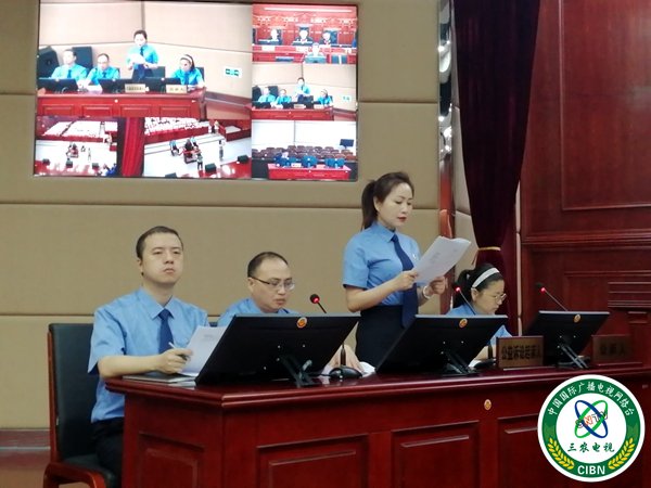 1560224593308580.jpg 当庭宣读证据(摄影 赵晨希).jpg