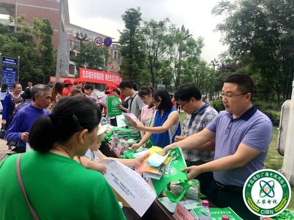 1560142113736402.jpg 发放资料.jpg