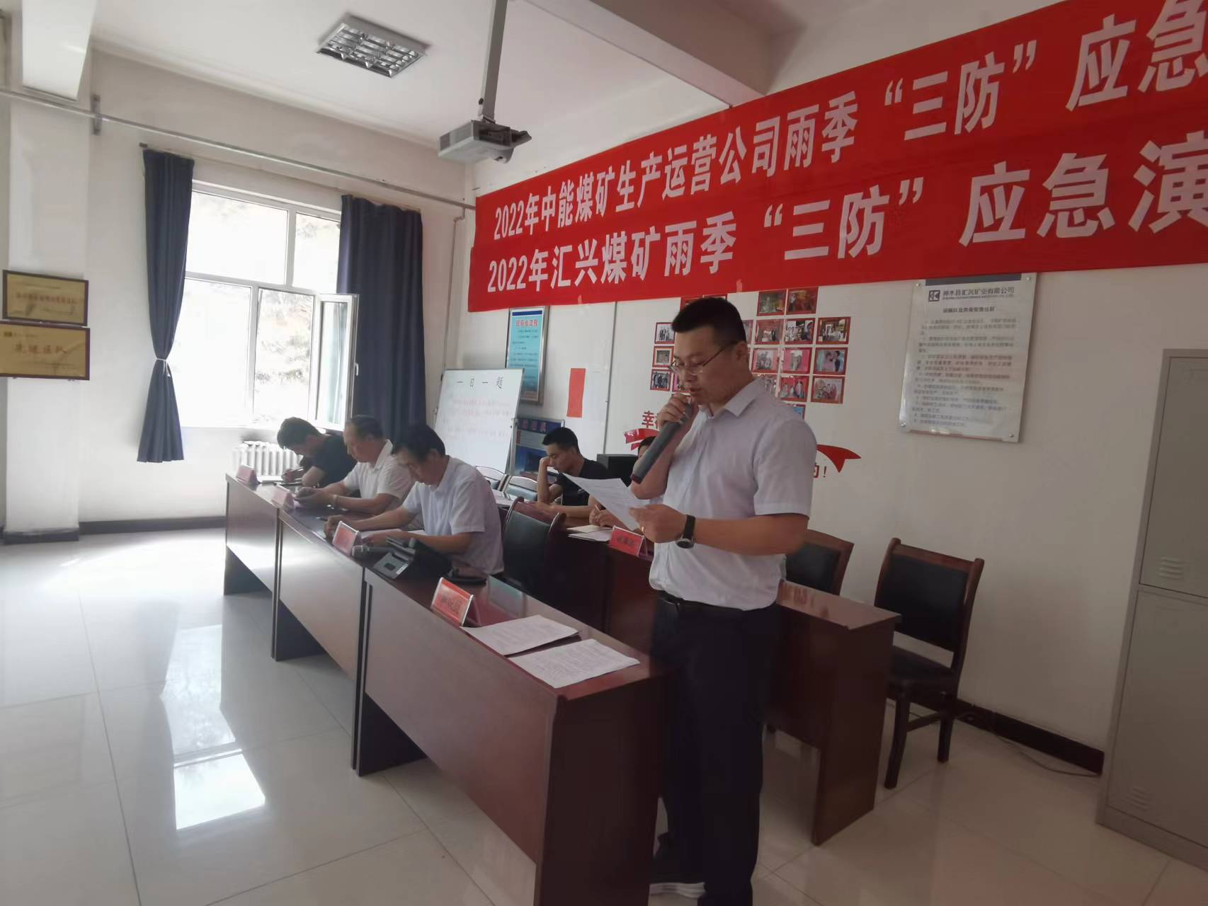 主持人宣布“应急演练.开始 南渭平摄.jpg