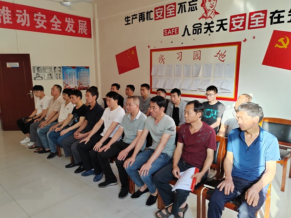 班前会安全确认 刘小龙摄.jpg