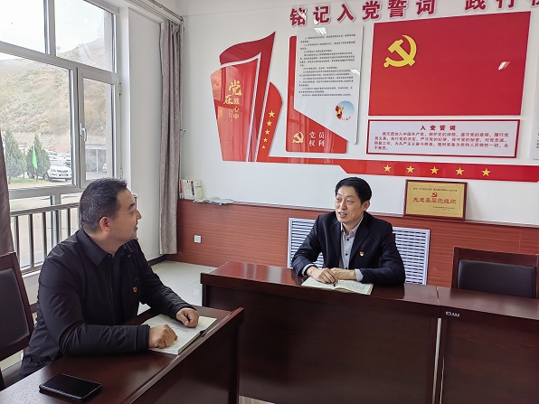 党支部委员谈心谈话 刘小龙摄.jpg