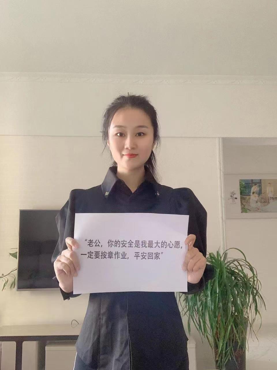 班前会开展“亲情叮嘱”视频播放 -刘随平摄 (2).jpg