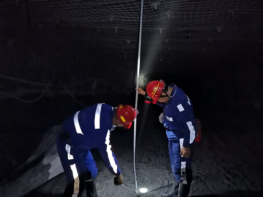 井下工作现场 杨志立拍摄.jpg