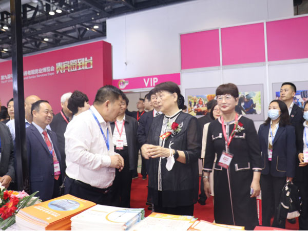 山东凯旋医养集团精彩亮相第九届中国国际养老服务业博览会(8)30.jpg 山东凯旋医养集团精彩亮相第九届中国国际养老服务业博览会(8)30.jpg
