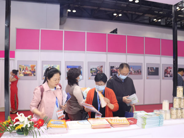 山东凯旋医养集团精彩亮相第九届中国国际养老服务业博览会(8)860.jpg 山东凯旋医养集团精彩亮相第九届中国国际养老服务业博览会(8)860.jpg