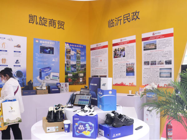 山东凯旋医养集团精彩亮相第九届中国国际养老服务业博览会(8)1218.jpg 山东凯旋医养集团精彩亮相第九届中国国际养老服务业博览会(8)1218.jpg