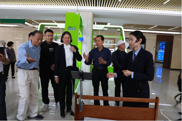 旅法华侨秦兰英女士莅临凯旋智慧养老中心参观交流107.jpg 旅法华侨秦兰英女士莅临凯旋智慧养老中心参观交流107.jpg