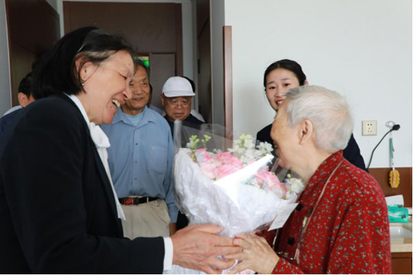 旅法华侨秦兰英女士莅临凯旋智慧养老中心参观交流874.jpg 旅法华侨秦兰英女士莅临凯旋智慧养老中心参观交流874.jpg