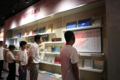 <strong>弘扬“八一精神” 汲取</strong> <strong>弘扬“八一精神” 汲取</strong>