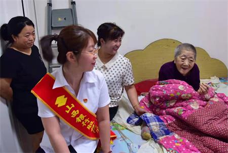 山西盂县裕新苑社区携山西银行开展“我为群众办实事”慰问活动