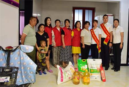 山西盂县裕新苑社区携山西银行开展“我为群众办实事”慰问活动