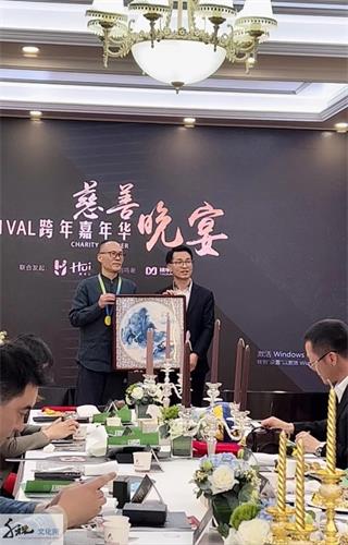喜讯 | 2021VAL跨年嘉年华慈善拍卖，著名画家孙才祥（孙青花）先生一平尺作品《上善若水》以25000元现场成交