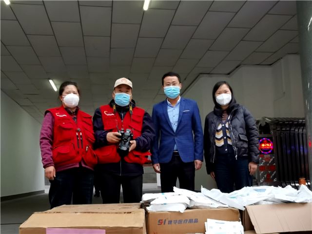 青海省五彩路慈爱公益促进会助力西宁疫情防控阻击战