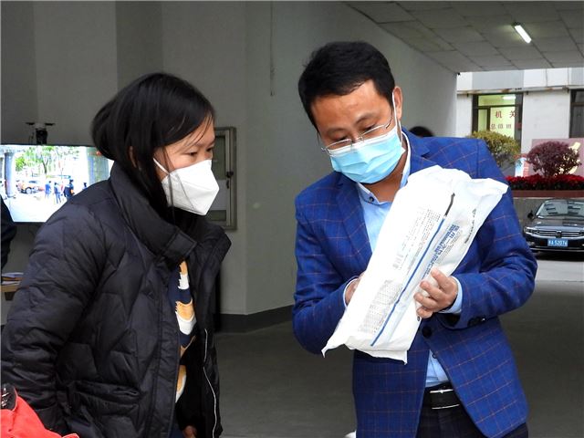 青海省五彩路慈爱公益促进会助力西宁疫情防控阻击战